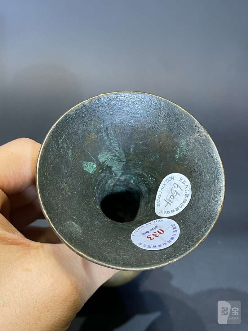 明 铜错银蕉叶纹花觚 - 图7